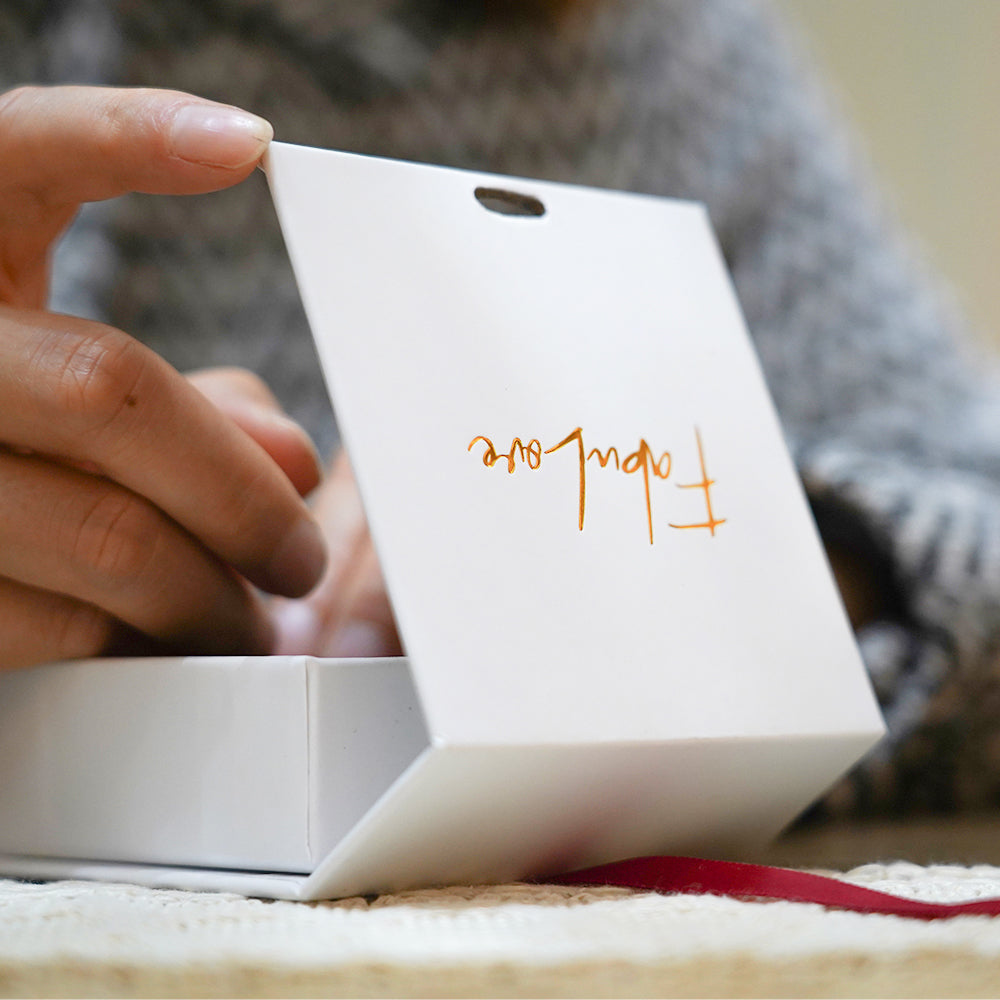 Pulsera Delicada con Dije de Lazo