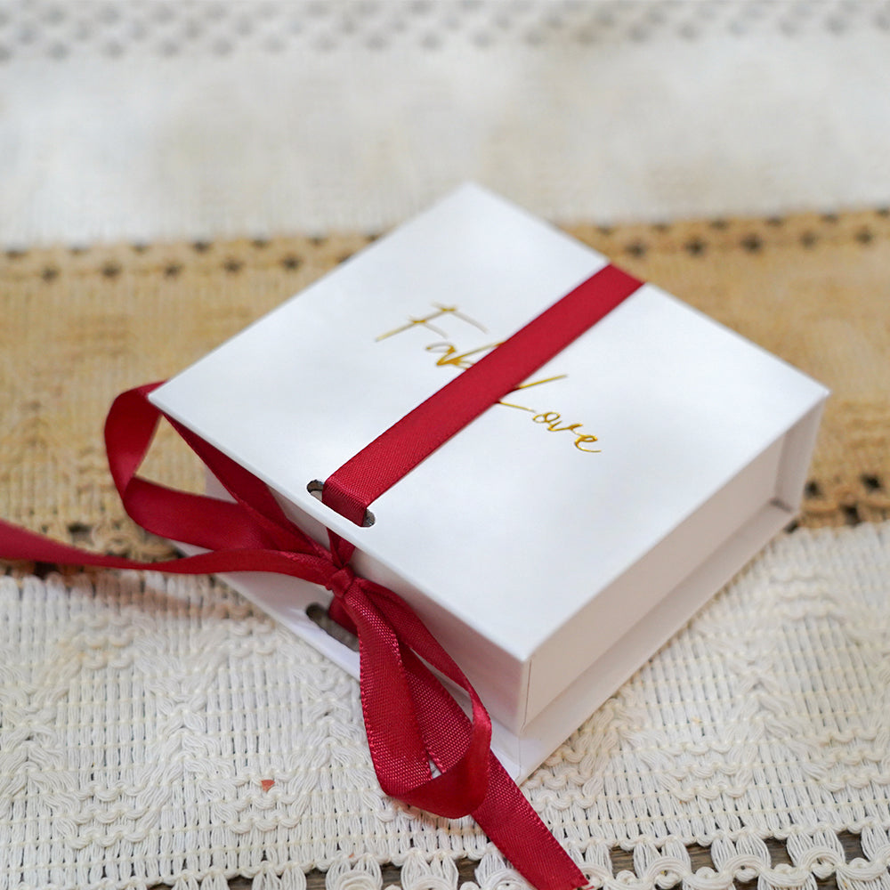 Pulsera Delicada con Dije de Lazo